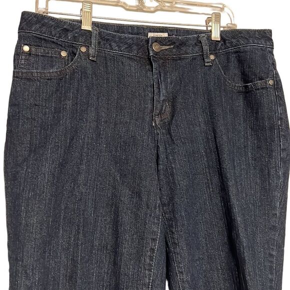 Capri Pants Woman’s Size 12 Mid Rise Dark Wash Denim Stretch Jeans Liz Claiborne - Picture 2 of 10
